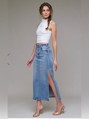 Hidden Peyton Jean Skirt Medium Wash Side Slit Size Large NWT Stretch Denim